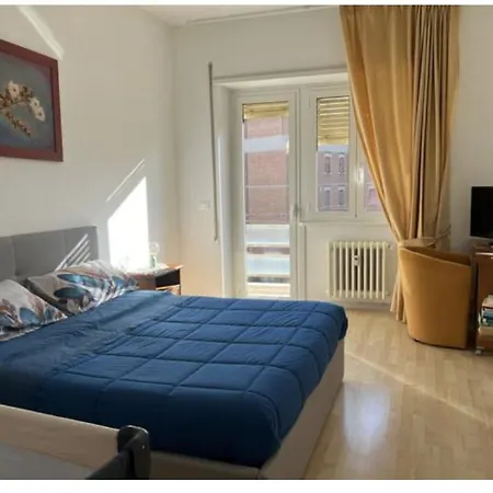 Casa Rizzo ホームステイ ローマ